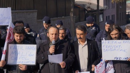 Mazlumder'den Fransa Büyükelçiliği önünde Mali protestosu