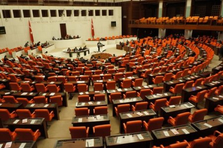 Meclis, Bakan Eker hakkındaki gensoruyu görüşüyor