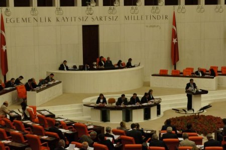 Meclis, Bakan Eker hakkındaki gensoruyu görüşüyor