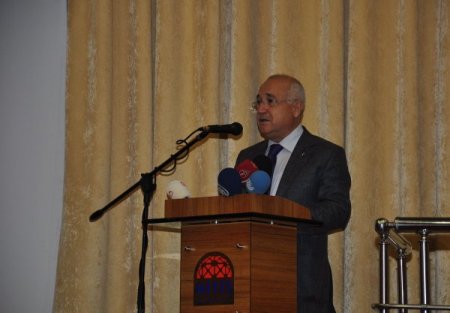 Meclis Başkanı Çiçek: Dünyaya Türkçe öğretenleri takdir etmek lazım