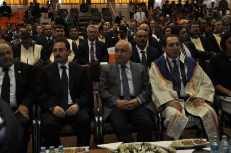 Meclis Başkanı Çiçek: Dünyaya Türkçe öğretenleri takdir etmek lazım