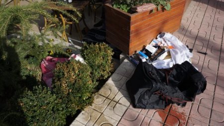 Meclis karşısındaki şüpheli çanta polisi alarma geçirdi