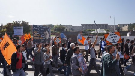 Meclis önünde '4+4+4' protestosu