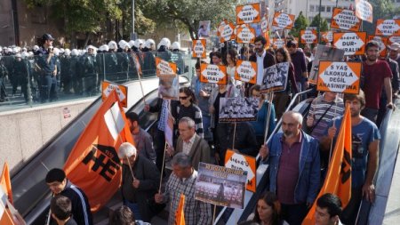 Meclis önünde '4+4+4' protestosu