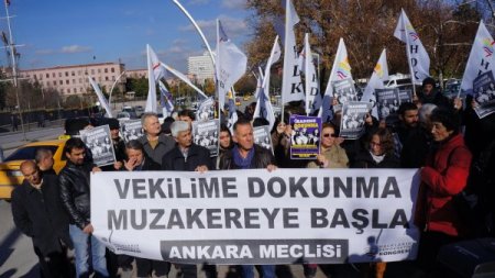 Meclis önünde ‘dokunulmazlık’ eylemi