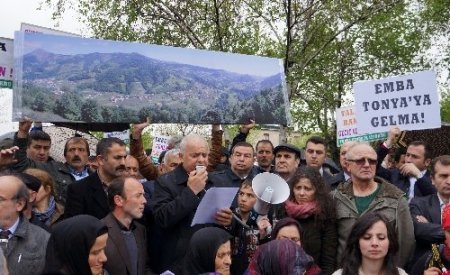 Meclis önünde ‘kemençeli’ eylem