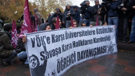 Meclis önünde YÖK gerginliği