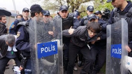 Meclis önünde YÖK protestosu: 11 gözaltı