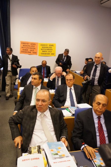 Meclis Plan ve Bütçe Komisyonu'nda limonlu protesto