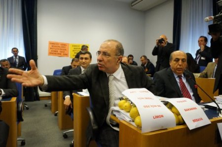 Meclis Plan ve Bütçe Komisyonu'nda limonlu protesto