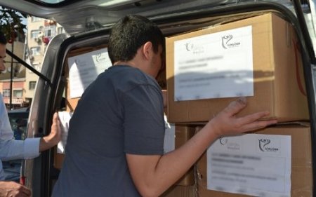 Meclis üyelerinden Doğu'daki kardeşlerine kırtasiye yardımı