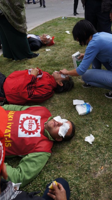 Meclis'e yürümek isteyen DİSK üyelerine müdahale (2)