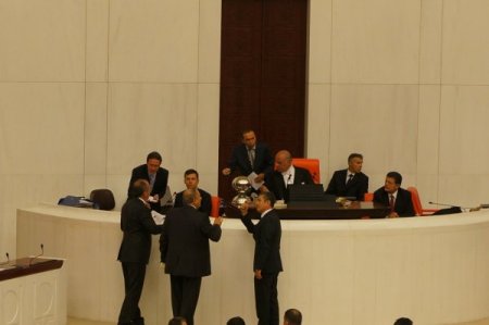 Meclis'te kapalı oturumdan dolayı güvenlik artırıldı