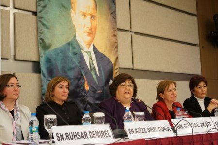 Meclis'teki partilerin temsilcileri kadınların sorunlarını konuştu