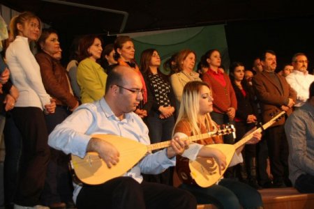 Medeniyetler Korosu'ndan 'çözüm sürecine' Kürtçe şarkılı destek