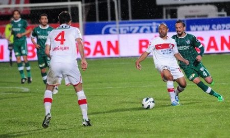 Medical Park Antalyaspor: 0- Bursaspor: 0 (İlk Yarı)
