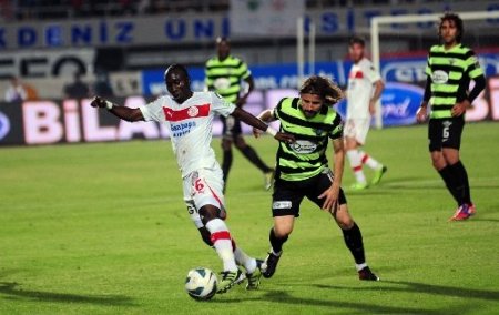 Medical Park Antalyaspor: 1 - Akhisar Belediyespor: 0 (İlk yarı)