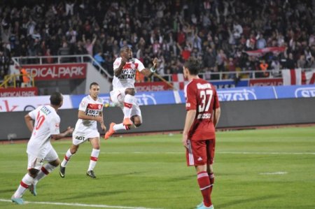 Medical Park Antalyaspor: 1- Beşiktaş: 2 (İlk yarı)