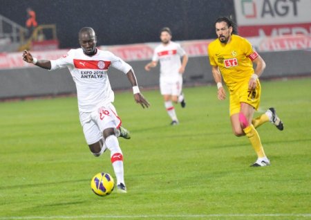 Medical Park Antalyaspor: 1- Eskişehirspor : 0 (İlk yarı)