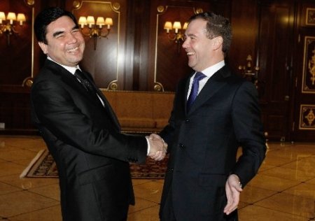 Medvedev, Berdimuhammedov’a Seçimlerde Başarı Diledi