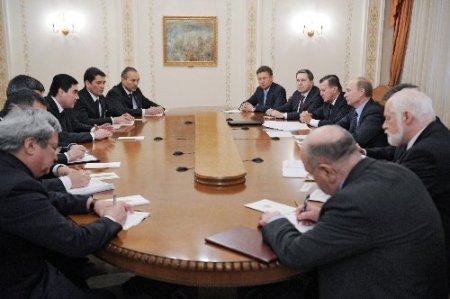 Medvedev, Berdimuhammedov’a Seçimlerde Başarı Diledi