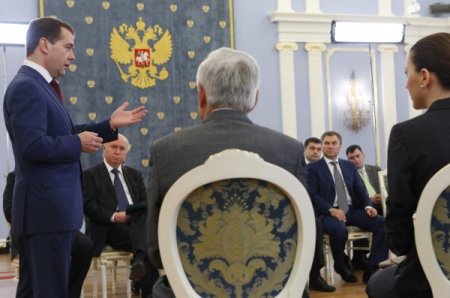 Medvedev, Birleşik Rusya’ya Başkanlık Teklifini Kabul Etti