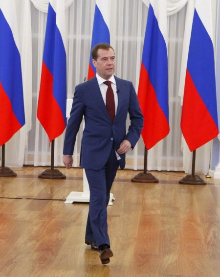 Medvedev, Birleşik Rusya’ya Başkanlık Teklifini Kabul Etti