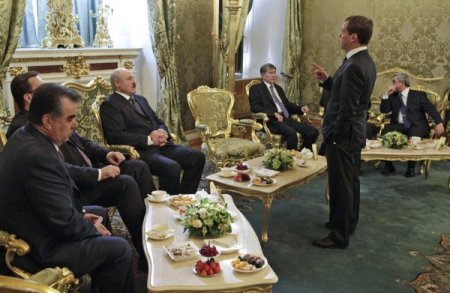 Medvedev, Eurasec Ülkelerini Gümrük Birliğine Davet Etti