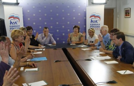 Medvedev Birleşik Rusya’ya Üye Oldu, Eski Bakanlar Putin’e Danışman