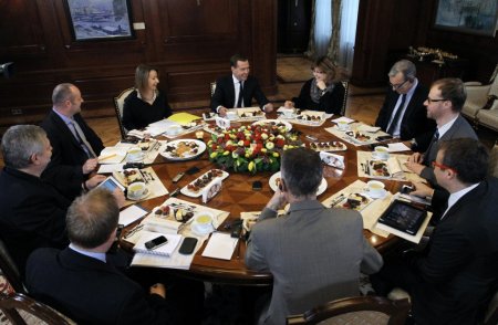 Medvedev: Kıbrıs yerel mali krizleri tetikleyebilir