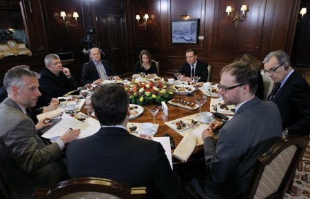 Medvedev: Kıbrıs’ın doğalgaz yataklarında Türkiye problemi var