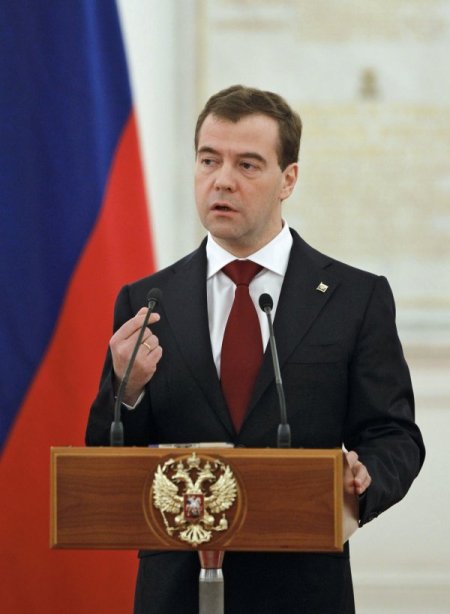 Medvedev: Libya'da Askeri Operasyonda Yer Almayız