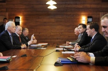 Medvedev Liderleri Kabul Etti; Yenilenen Duma 21 Aralık’ta Toplanacak
