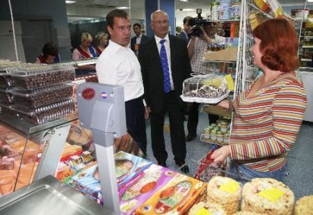 Medvedev Markette Fiyat Denetimi Yaptı: Karaborsacıların Ellerine Vurmak Lazım