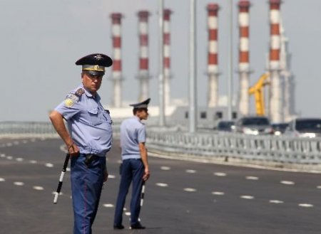 Medvedev Polisleri Bu Kez Twitter'dan Uyardı; Sistem Gevşeyince Vidaları Sıkıştırmak Gerekiyor
