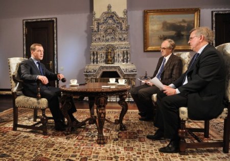 Medvedev: Suriye krizinde taraf değiliz