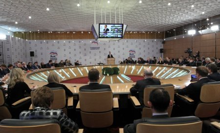 Medvedev: Toplumdan uzak siyaset anlayışı sona erdi