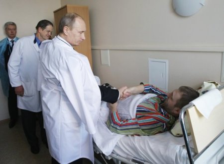 Medvedev Ve Putin Hastane Ziyaretinde