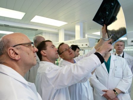 Medvedev Ve Putin Hastane Ziyaretinde