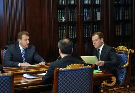 Medvedev’den Kıbrıs paketine tepki: Müsadereden farksız