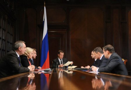 Medvedev’den Kıbrıs paketine tepki: Müsadereden farksız