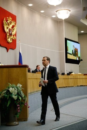 Medvedev’den Rusya’yı enerji bağımlılığından kurtaracak tekliflere ödül