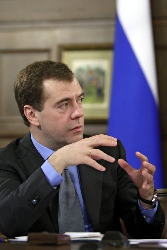 Medvedev'in Kobi'lere Destek Paketi Yolda