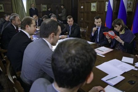 Medvedev'in Kobi'lere Destek Paketi Yolda