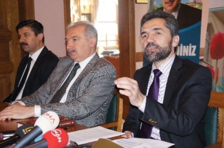 'Mehmet Akif, Türkçe ibadet endişesiyle meali teslim etmedi'