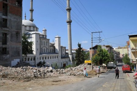 Mehmet Akif Ersoy Camii'nin Etrafı Açılıyor