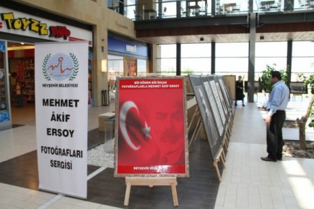Mehmet Akif Ersoy Fotoğrafları Sergileniyor