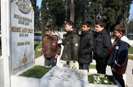 Mehmet Akif Ersoy’u Öğrenciler Yalnız Bırakmadı