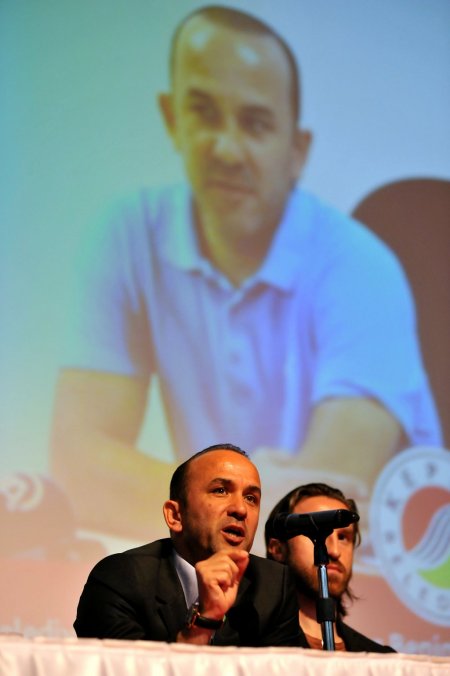 Mehmet Özdilek, taraftarların ilgisizliğinden yakındı