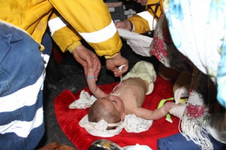 Mehmetçik, minik Muhammed'in imdadına yetişti